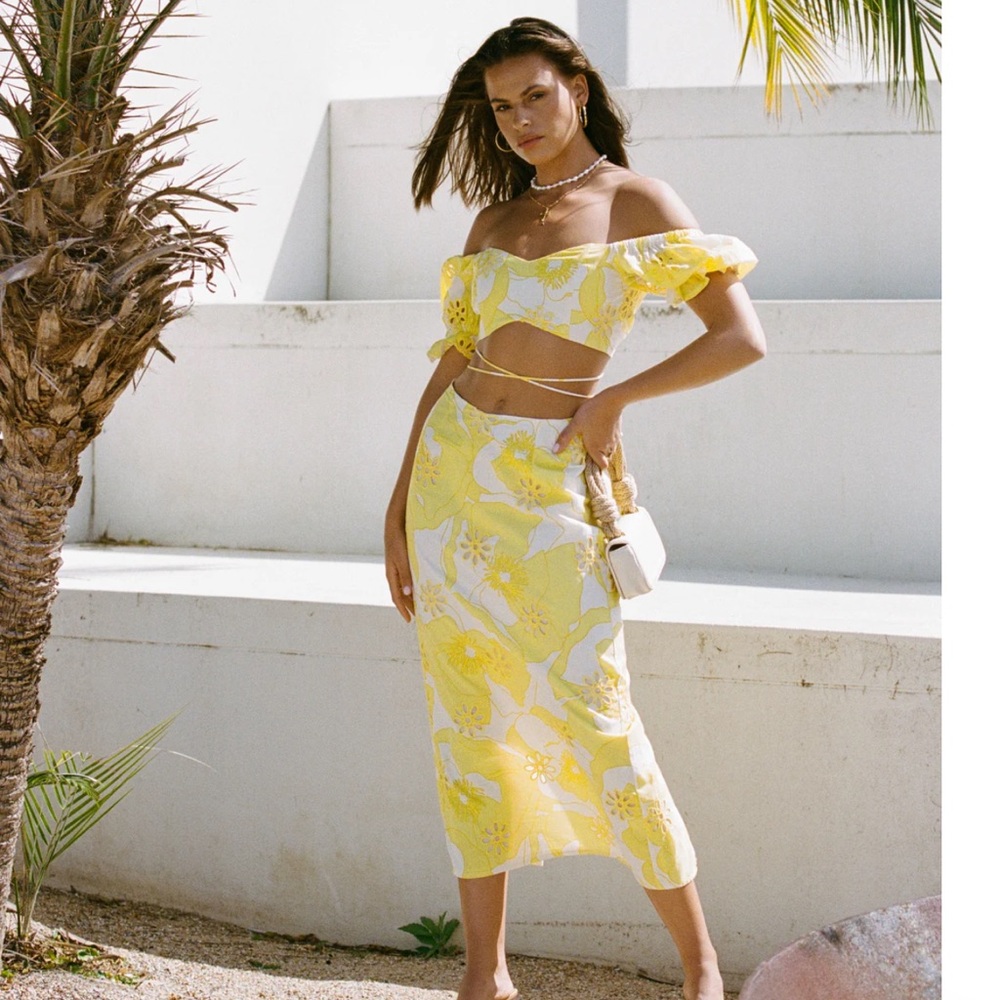 Sabo skirt yellow floral two piece set - Picture 3 of 5